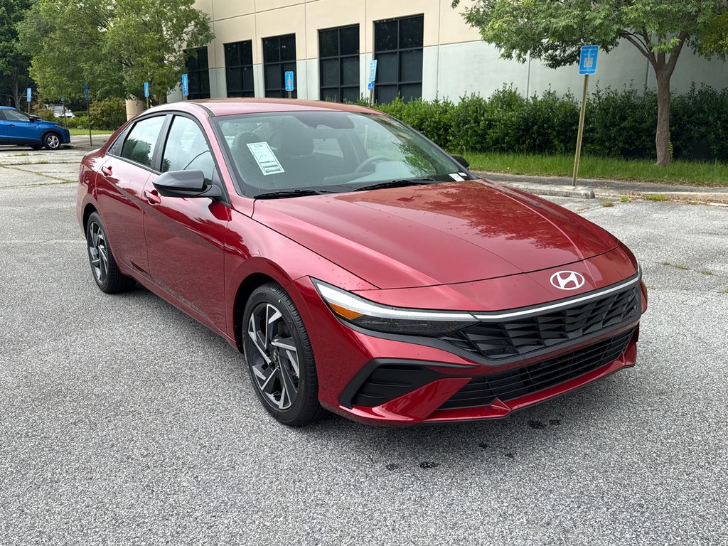 2025 Hyundai Elantra SEL Sport photo 3