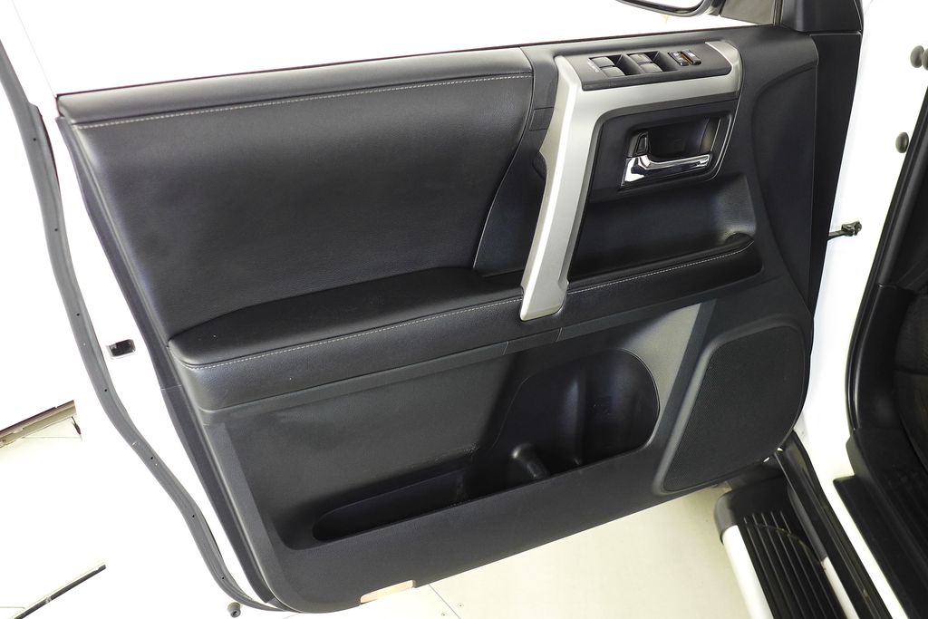 Thumbnail: 2015 Toyota 4Runner - 11