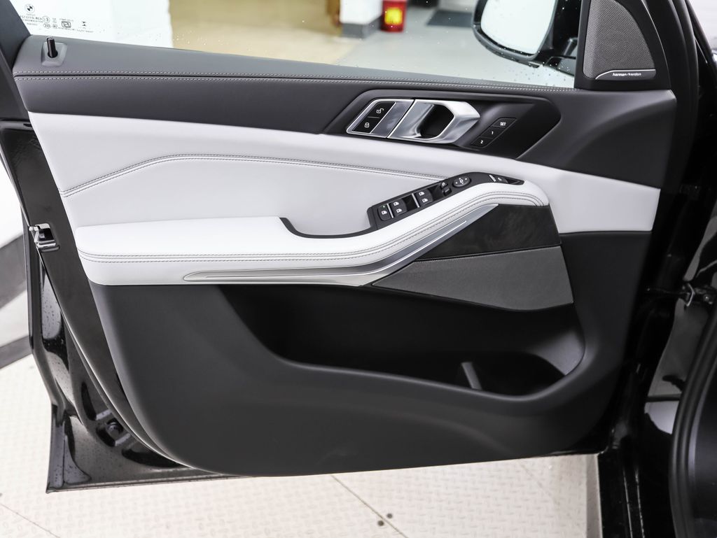 Thumbnail: 2026 BMW X5 - 9