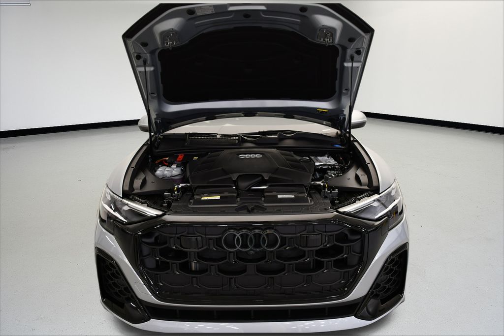 Thumbnail: 2025 Audi Q8 - 12