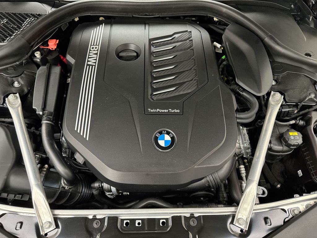 2022 BMW 8 Series 840i 24