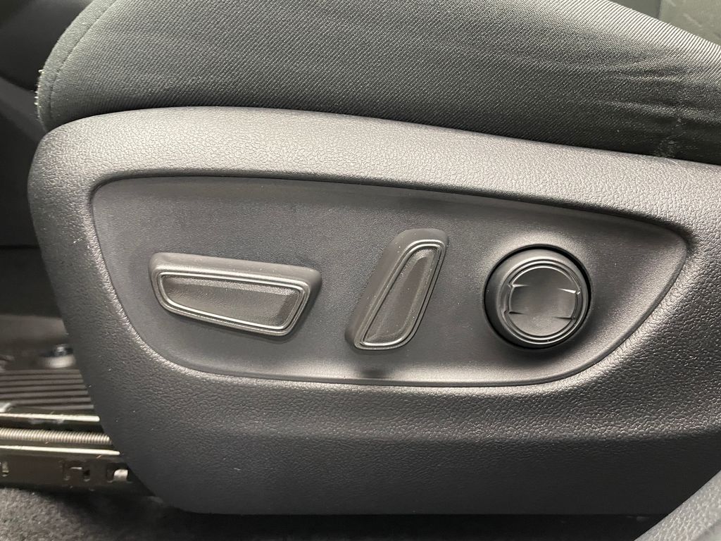 2021 Toyota RAV4 XLE 14