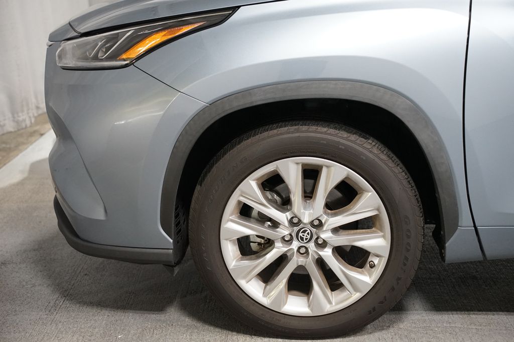 Thumbnail: 2023 Toyota Highlander - 5