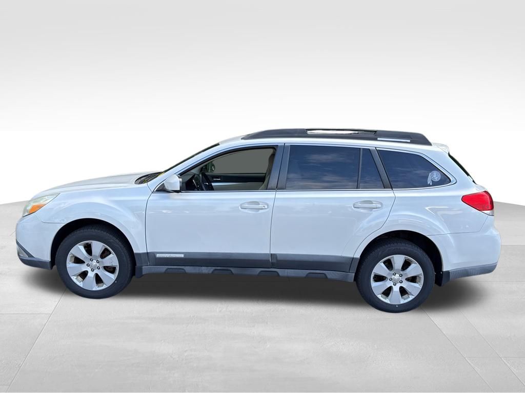 Used 2010 White Subaru 2.5i Premium image 2