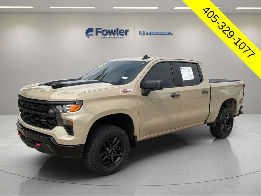 Sand Dune Metallic 2022 Chevrolet Silverado 1500 Custom Trail Boss Crew Cab 4WD Pickup Truck Four-Wheel Drive Automatic