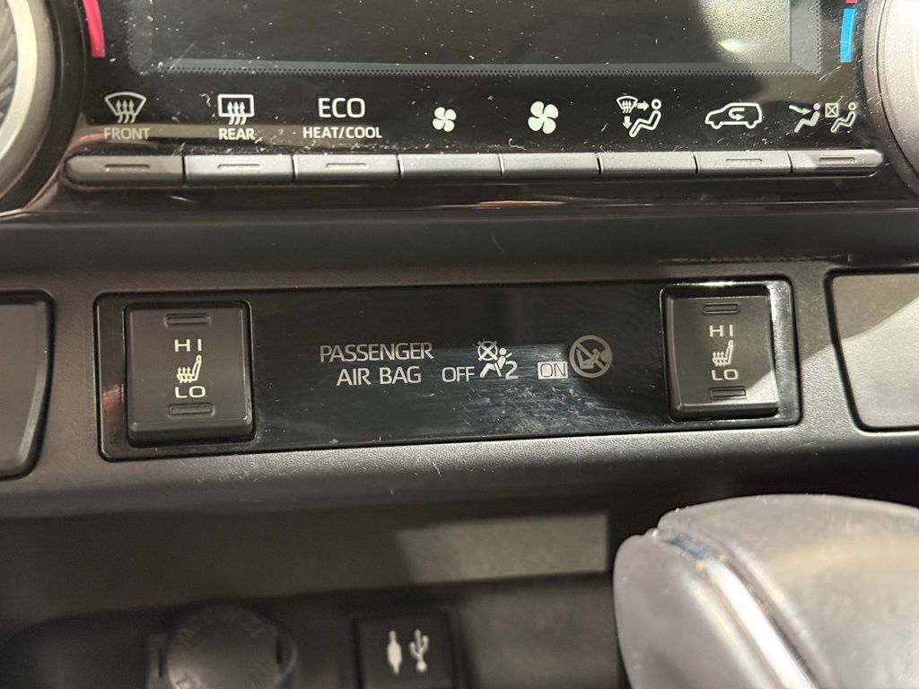 Thumbnail: 2019 Toyota RAV4 - 30