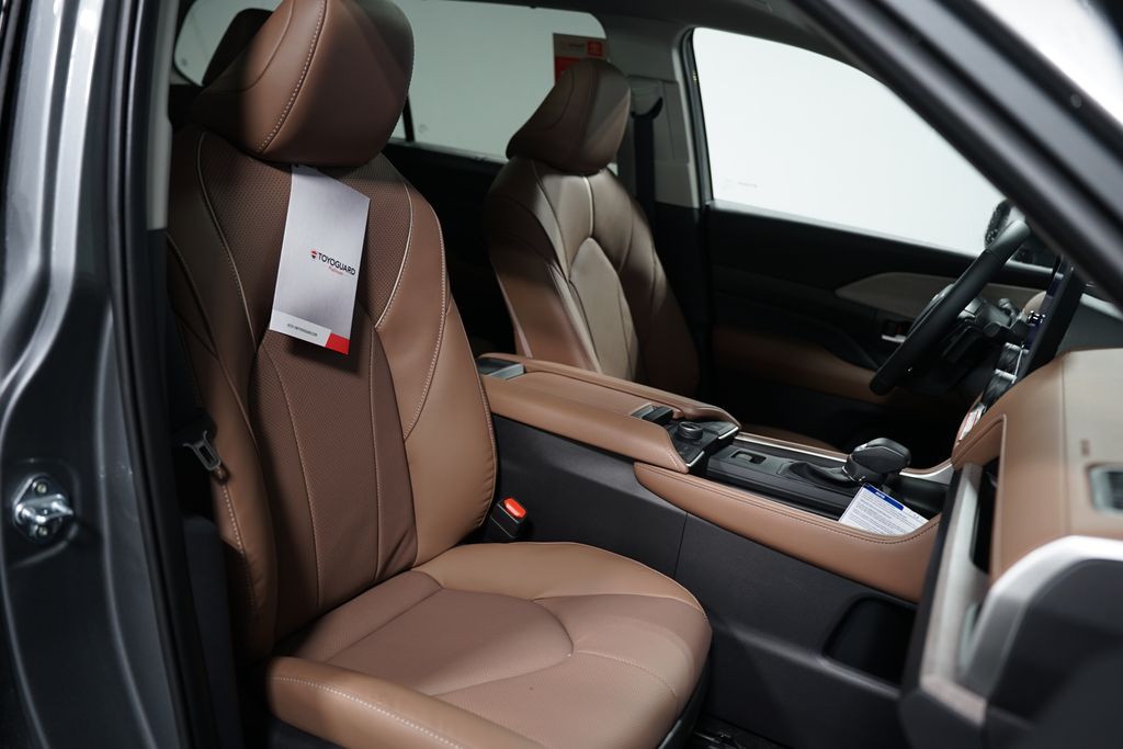 2025 Toyota Grand Highlander Platinum 30