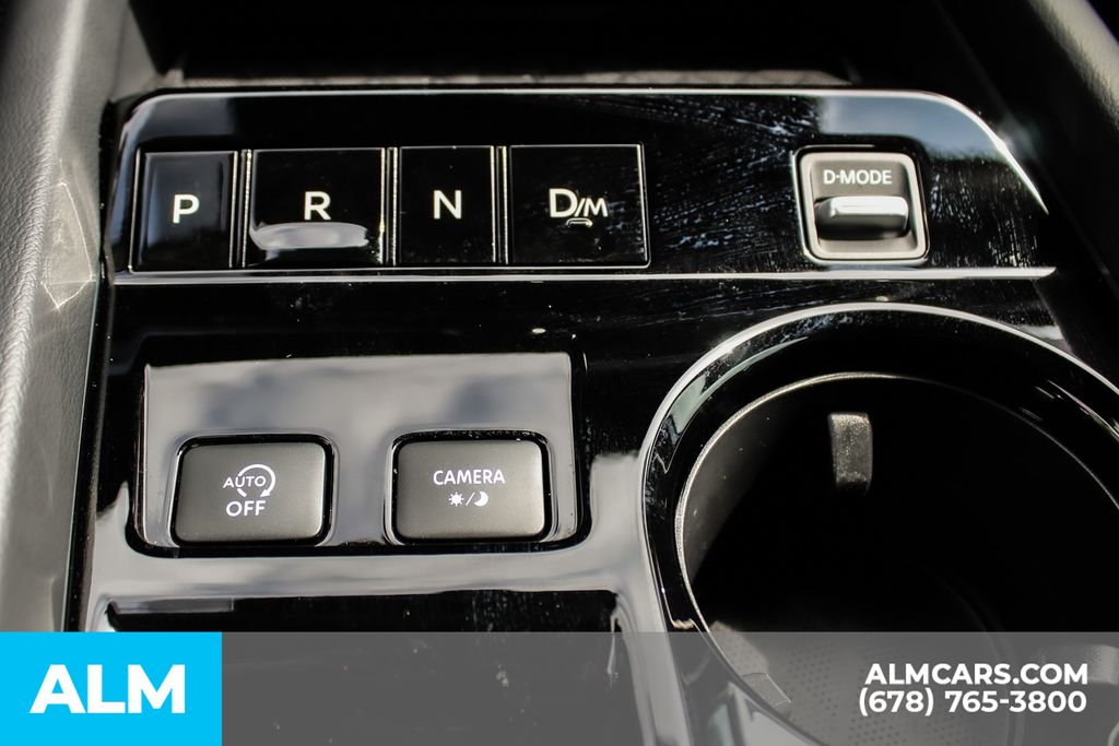 Used 2025 Black Nissan Platinum image 39