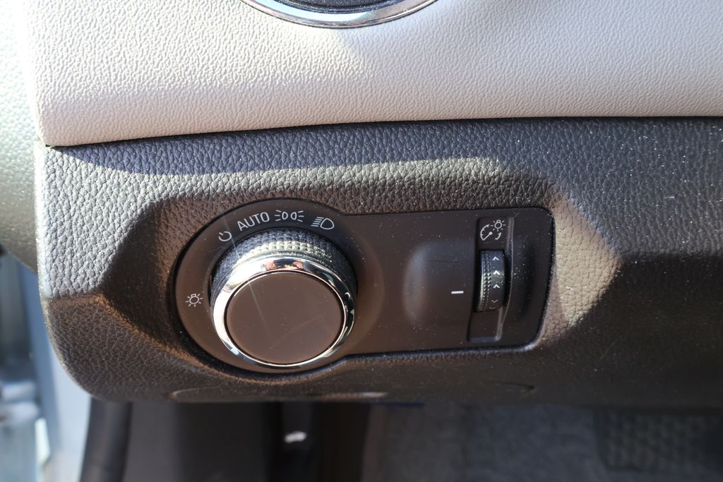 Thumbnail: 2011 Chevrolet Cruze - 14
