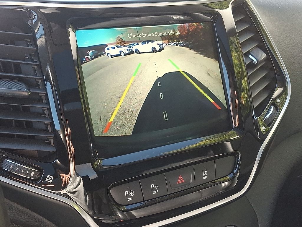 Thumbnail: 2019 Jeep Cherokee - 18