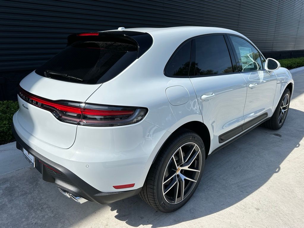 Thumbnail: 2025 Porsche Macan - 9