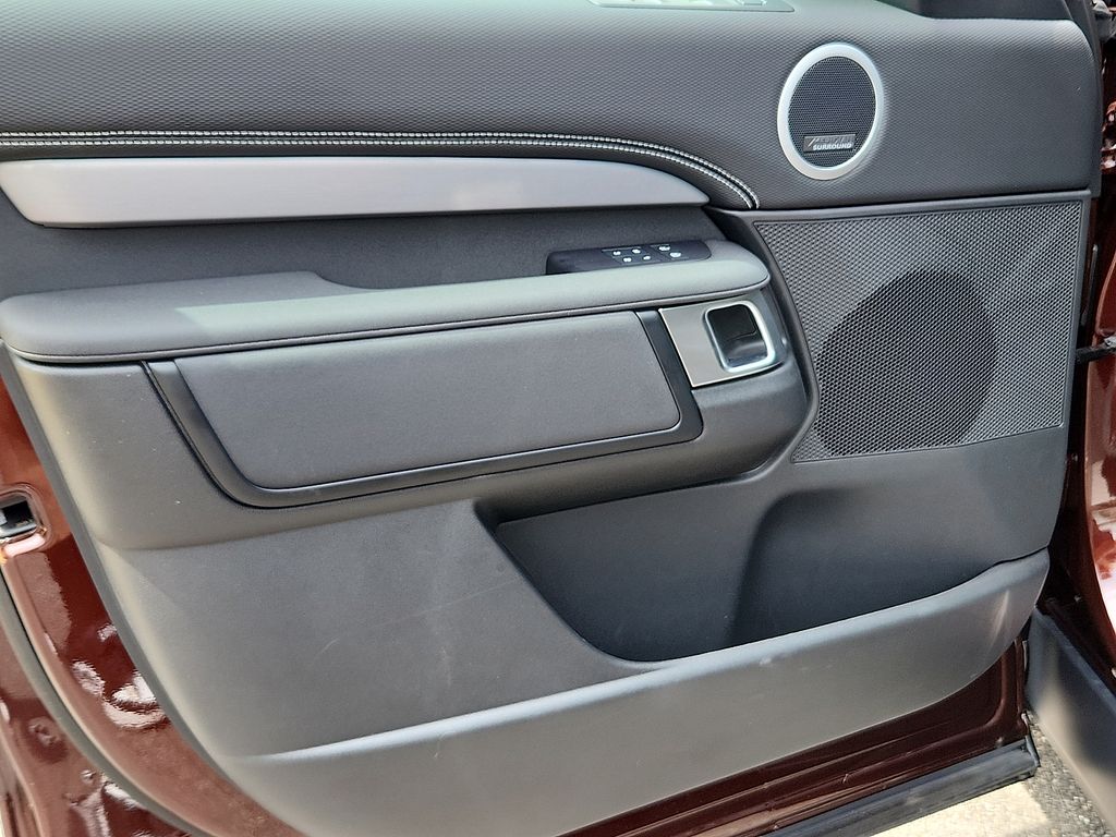 Thumbnail: 2026 Land Rover Discovery - 12