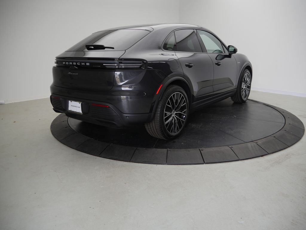 Thumbnail: 2026 Porsche Macan - 7