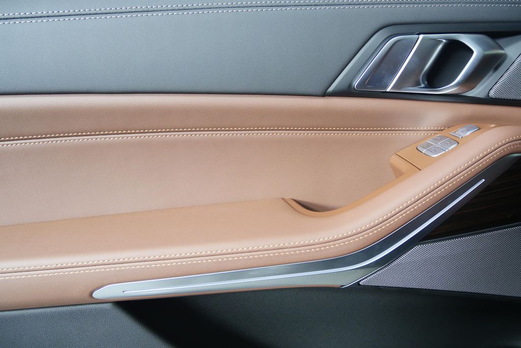 Thumbnail: 2026 BMW X7 - 13