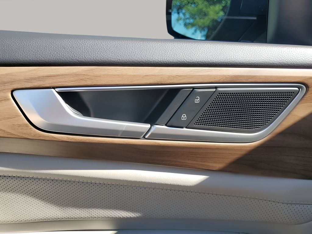 Used Car 2024 Volkswagen Atlas  2.0t Se W/technology For Sale Under $35,000 In Austin, Texas