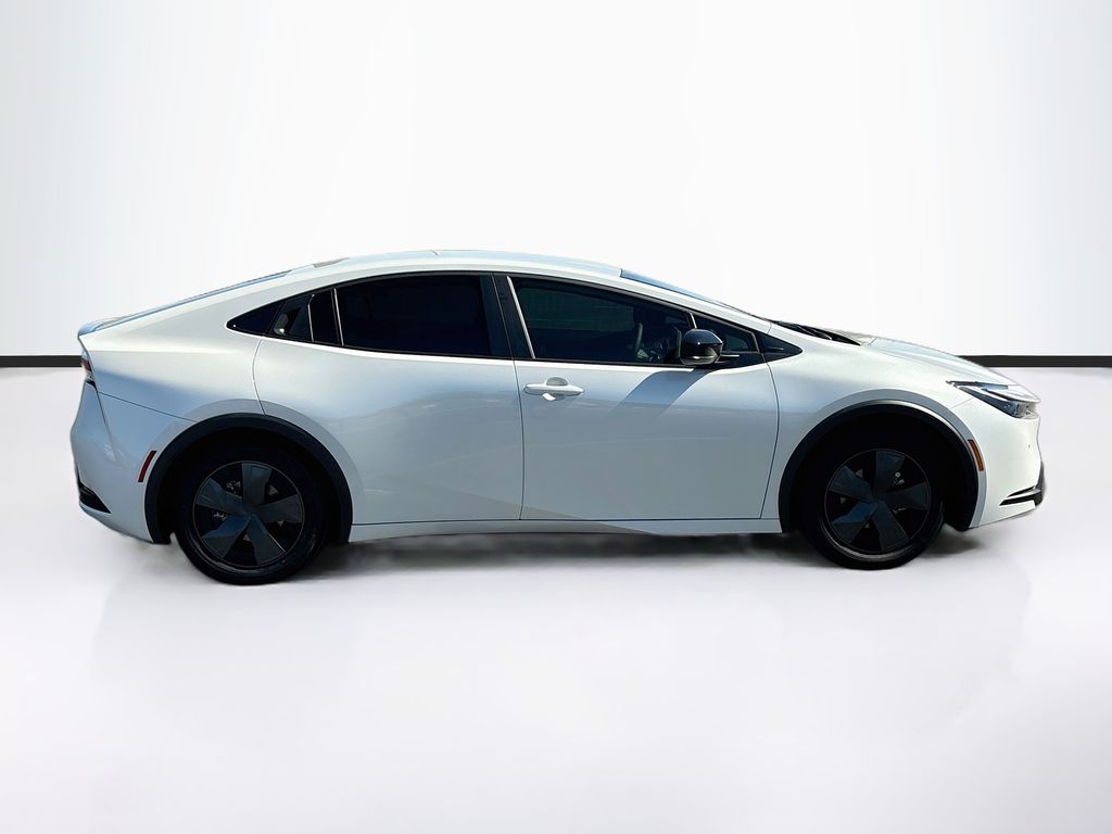 Thumbnail: 2027 Toyota Prius - 4