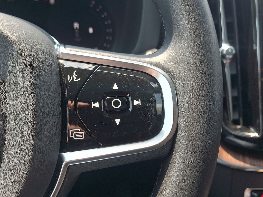 Thumbnail: 2023 Volvo XC60 - 26