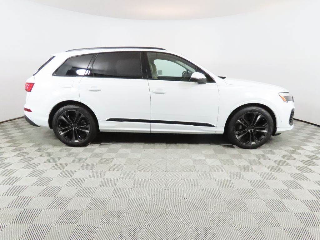 Thumbnail: 2026 Audi Q7 - 6