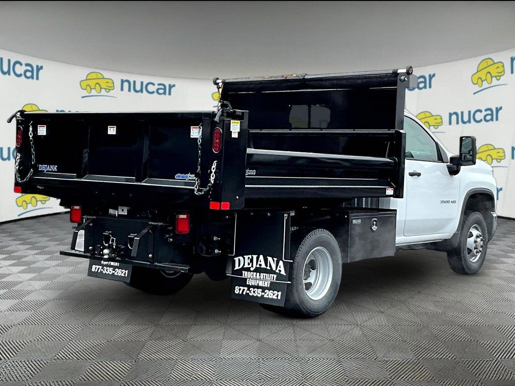 View vehicle photo 7