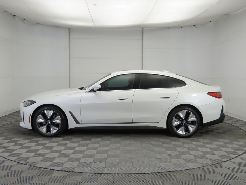 Thumbnail: 2025 BMW i4 - 8