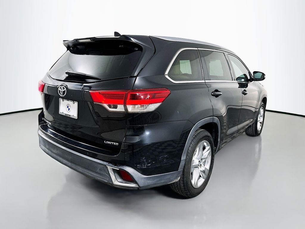 Thumbnail: 2017 Toyota Highlander - 5