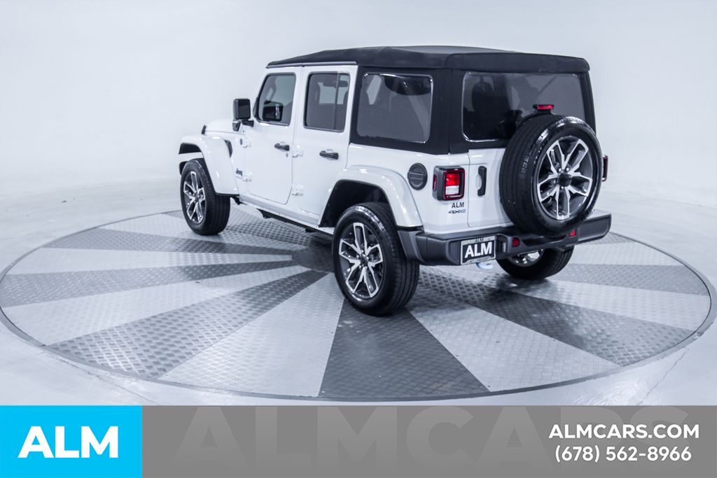 View vehicle photo 7