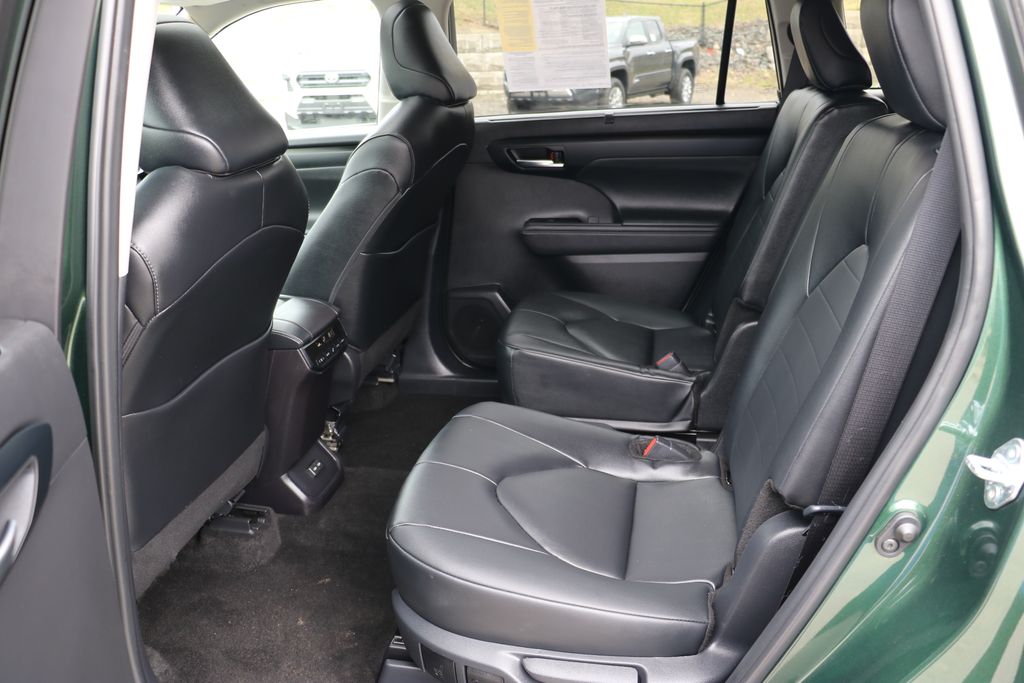 2025 Toyota Highlander XLE - Photo 27