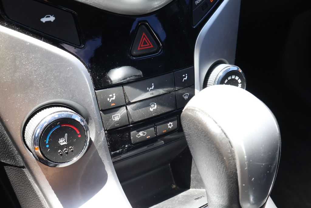 Thumbnail: 2015 Chevrolet Cruze - 22