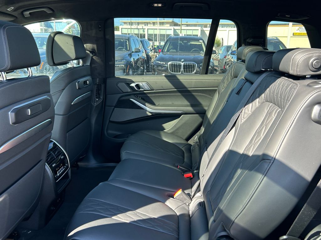 Thumbnail: 2026 BMW X7 - 30