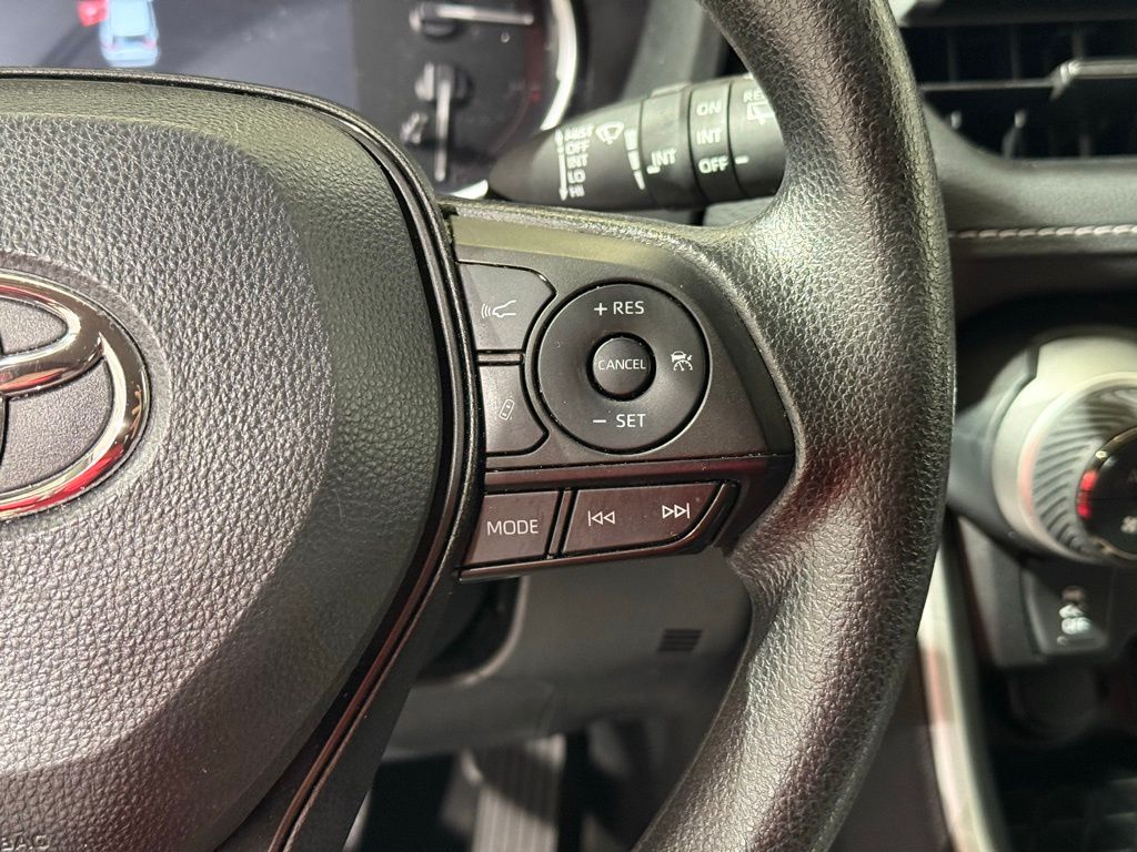 2024 Toyota RAV4 XLE 26