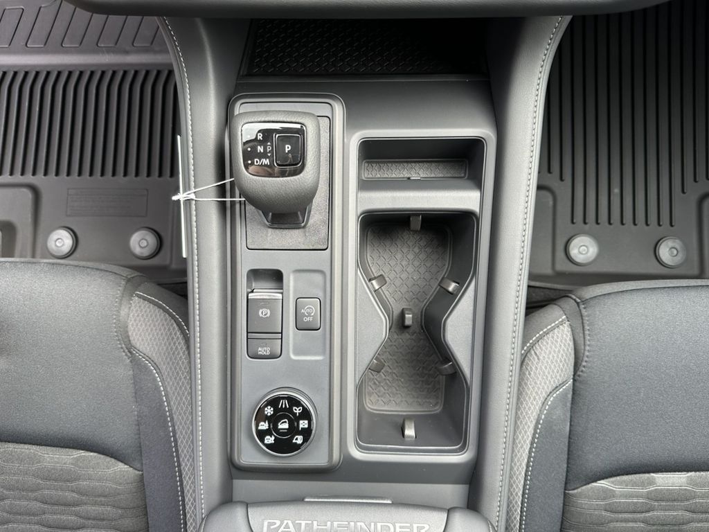 2025 Nissan Pathfinder S