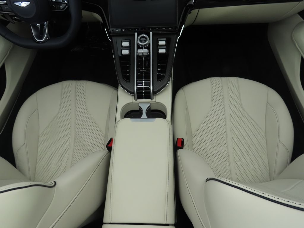 Thumbnail: 2026 Aston Martin Vantage - 25