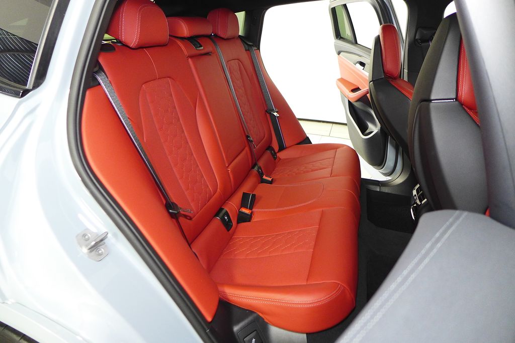 Thumbnail: 2025 BMW X4 - 21