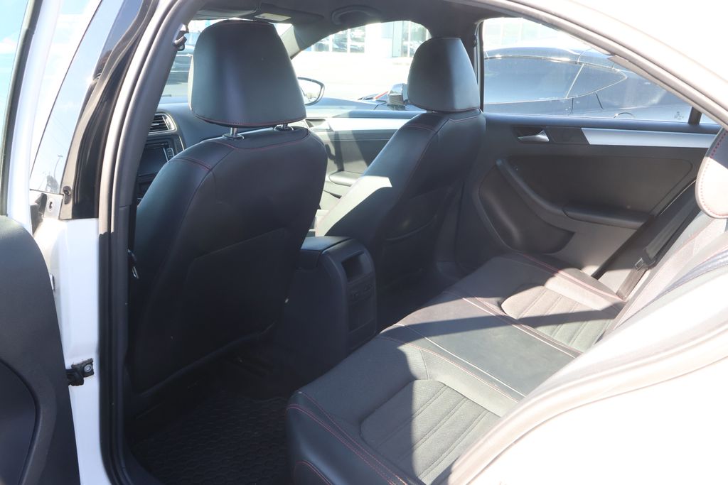 Thumbnail: 2013 Volkswagen Jetta - 28