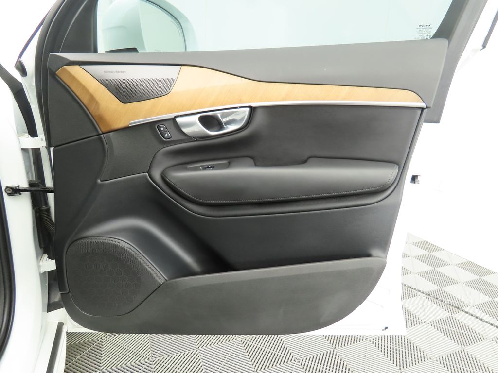 Thumbnail: 2024 Volvo XC90 - 25