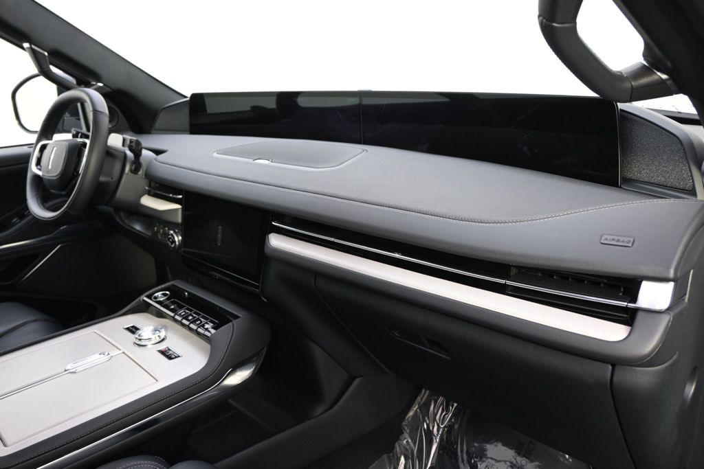 New 2025 White Lincoln Reserve image 15