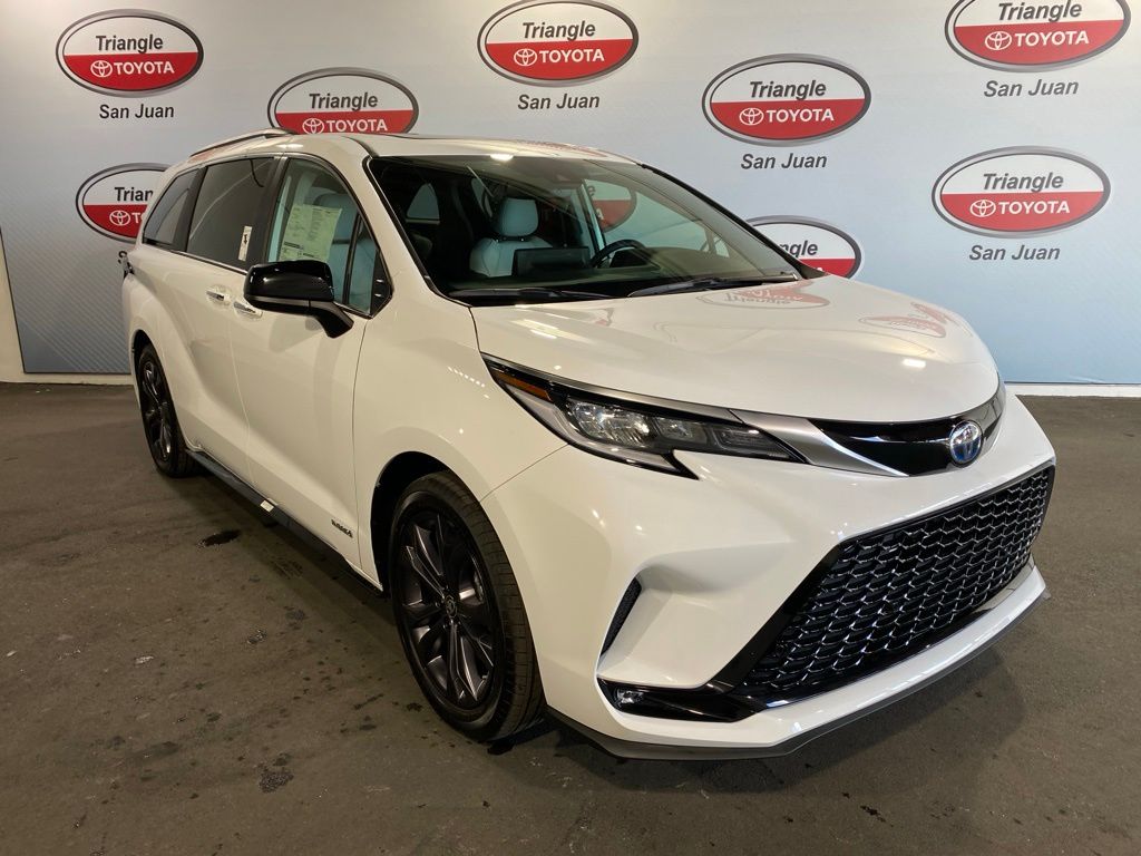 Thumbnail: 2026 Toyota Sienna - 3