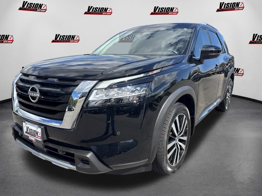  2024 Nissan Pathfinder Platinum 4WD   