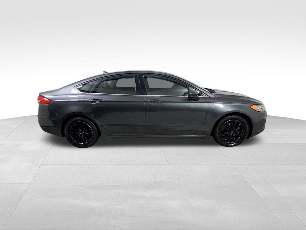 2020 Ford Fusion SE 6