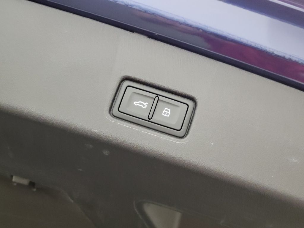 Thumbnail: 2023 Audi Q4 e-tron - 11