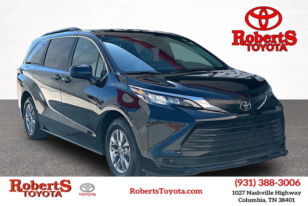 2026 Toyota Sienna LE 8-Passenger FWD