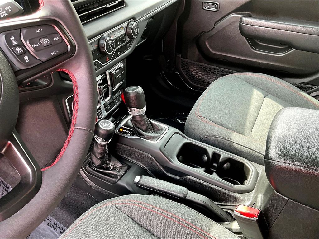 2024 Jeep Wrangler — photo 15