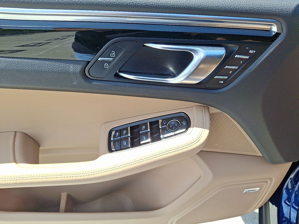 Thumbnail: 2022 Porsche Macan - 14