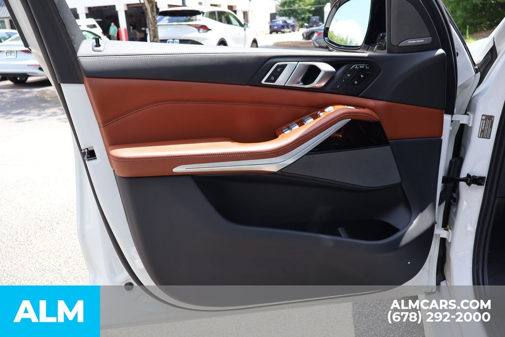 Used 2023 White BMW M60i image 12