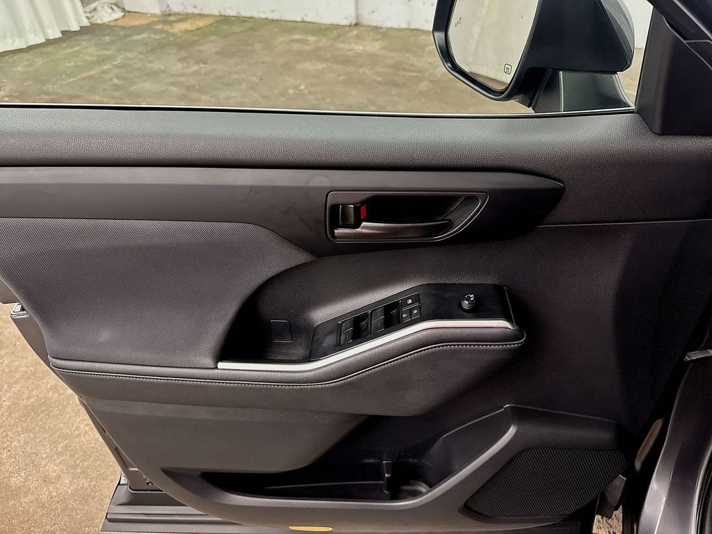 Used 2023 Toyota Highlander SUV