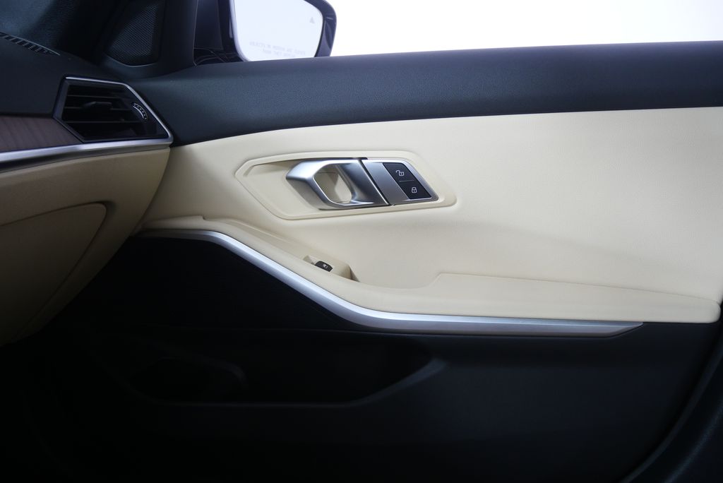 Thumbnail: 2019 BMW 3 Series - 24