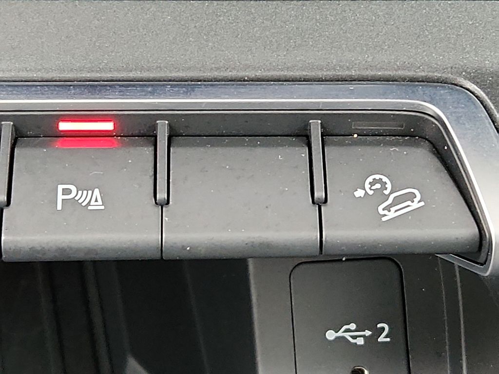 Thumbnail: 2023 Audi Q3 - 25