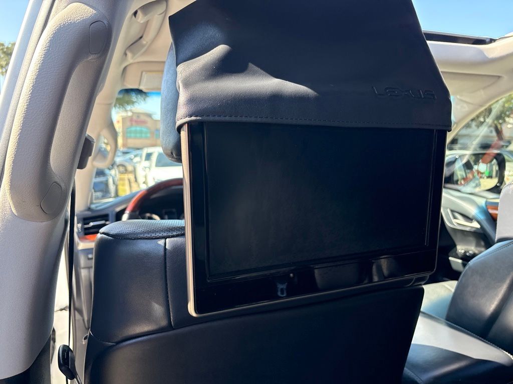 Thumbnail: 2019 Lexus LX - 20