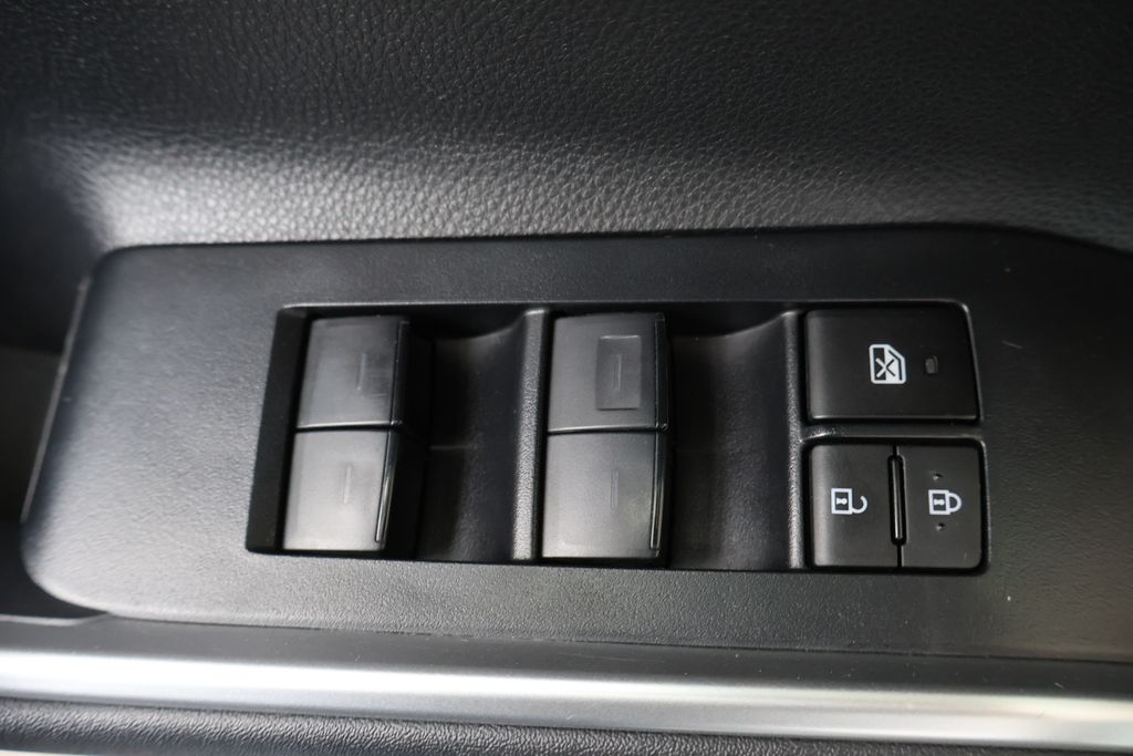 2024 Toyota Highlander LE 31