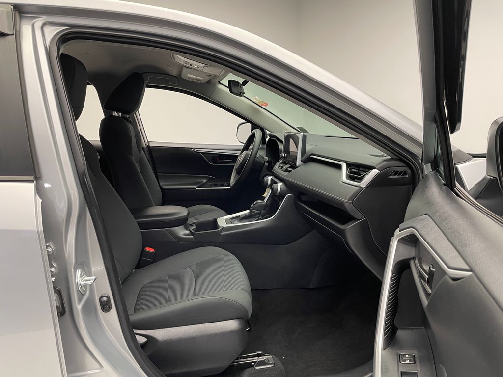 2023 Toyota RAV4 LE 16